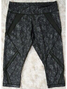 Lululemon Cool To Street Crop Leggings Capri Athleisure Yoga Workout Green Mesh